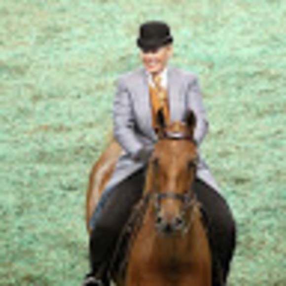 Meet your Posher, Jennifer - Picture 1 of 1